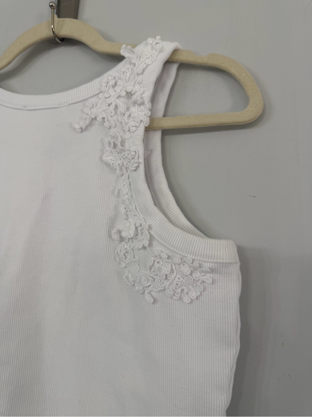 Caroline Constas New York White Ribbed Floral Appliqué Cotton Summer Tank Top - Picture 9 of 10
